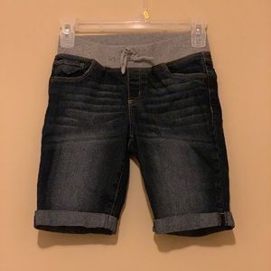 Girl’s blue jean shorts
